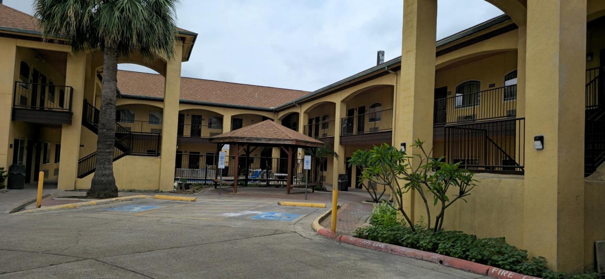 Texas Inn And Suites Rgv Edinburg Exterior photo