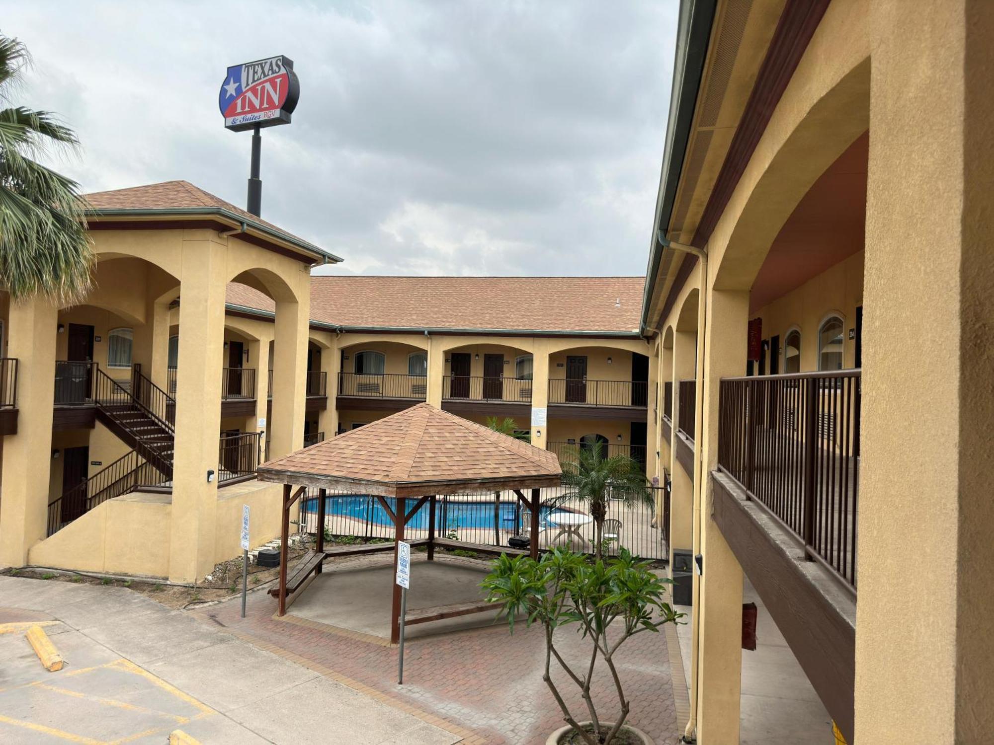 Texas Inn And Suites Rgv Edinburg Exterior photo